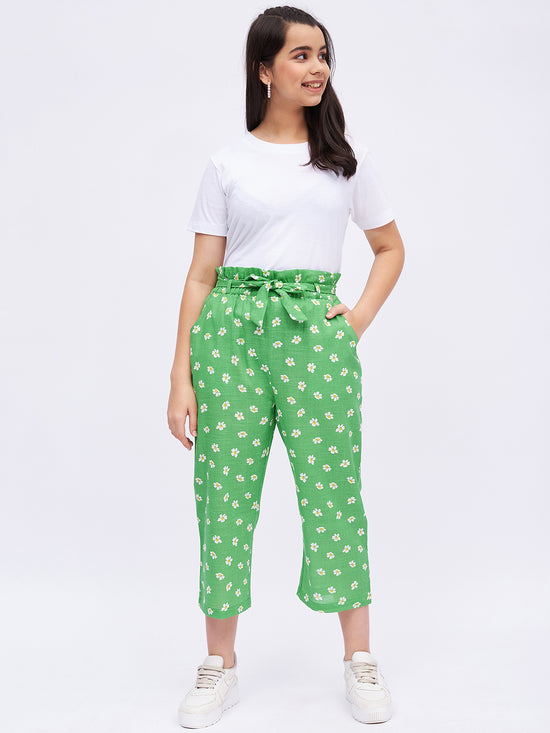 Plain t-shirt with green floral printed pants